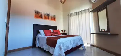 Uma cama ou camas num quarto em Casa 4 quartos com piscina AQUECIDA em Bombinhas