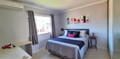 Uma cama ou camas num quarto em Casa 4 quartos com piscina AQUECIDA em Bombinhas
