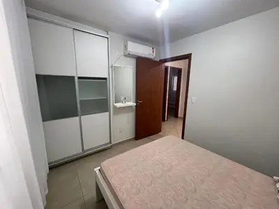 Uma cama ou camas num quarto em 411- Casa para 8 pessoas 20 metros da Praia Central em Bombinhas