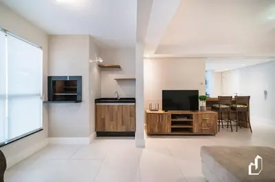 Uma televisão e/ou sistema de entretenimento em Kremer Residence - Apartamento 303