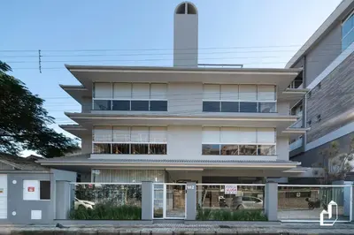 O edifício onde o apartamento está situado