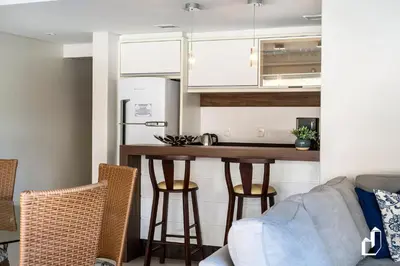 A cozinha ou kitchenette de Kremer Residence: Apto 202 amplo próximo ao mar