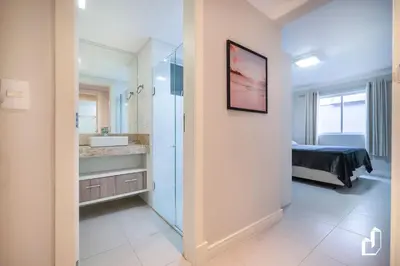 Uma casa de banho em Kremer Residence: Apto 202 amplo próximo ao mar