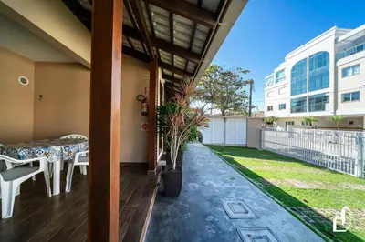 O edifício onde o apartamento está situado