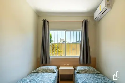 Uma cama ou camas num quarto em Residencial Maresias - Apartamento 101 térreo