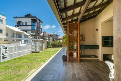 O edifício onde o apartamento está situado