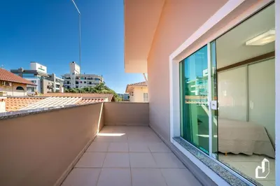 Uma varanda ou terraço em Aqui tudo contribui para felicidade e o bem-estar