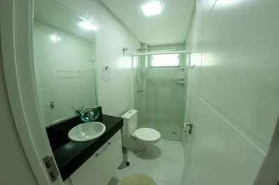 Uma casa de banho em Bombinhas Summer Beach - Cond Apart Privados