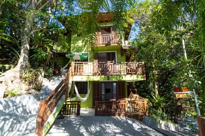 O edifício onde a casa de hóspedes está situado