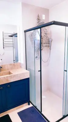 Uma casa de banho em Luxuoso apartamento com vista mar em Itapema SC