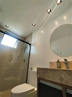 Uma casa de banho em Luxuoso apartamento com vista mar em Itapema SC