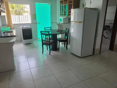 A cozinha ou kitchenette de PRAIA DE 4 ILHAS Apartamento 2 Quartos a 50M da Praia