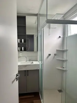 Uma casa de banho em Apartamento com 2 quartos luxuoso e confortável em Itapema