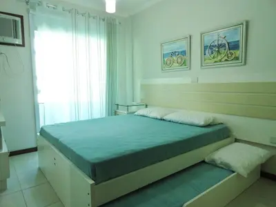 Uma cama ou camas num quarto em Apartamento Encantador, com piscina no Condomínio