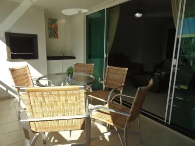 Uma área de estar em Apartamento Encantador, com piscina no Condomínio