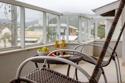 Uma varanda ou terraço em Excelente Apartamento a 240m da Praia de Bombas