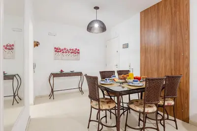 A planta de Excelente Apartamento a 240m da Praia de Bombas
