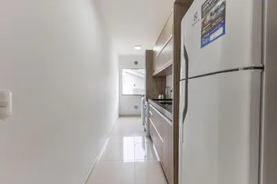 A cozinha ou kitchenette de Excelente Apartamento a 240m da Praia de Bombas