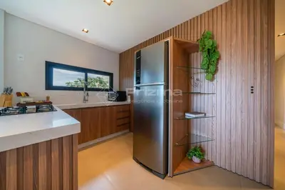 A cozinha ou kitchenette de Lindo Apartamento na Praia de Mariscal com ótima localização.