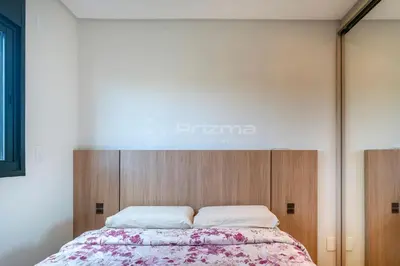 Uma cama ou camas num quarto em Lindo Apartamento na Praia de Mariscal com ótima localização.
