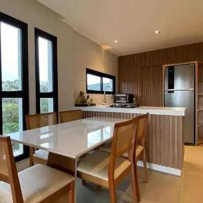 Lindo Apartamento na Praia de Mariscal com ótima localização.