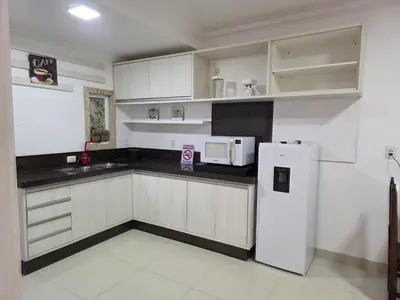 A cozinha ou kitchenette de Flat Rota do Sol Bombinhas Centro 100 metros da praia - sem cozinha