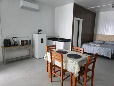 Uma cama ou camas num quarto em Flat Rota do Sol Bombinhas Centro 100 metros da praia - sem cozinha