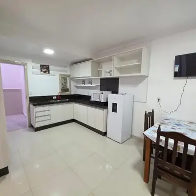 Flat Rota do Sol Bombinhas Centro 100 metros da praia - sem cozinha