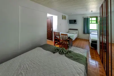 Uma cama ou camas num quarto em Pousada Canto das Pedras