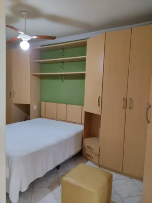 Uma cama ou camas num quarto em LINDO AP NA RUA 252, NO CORAÇÃO DE MEIA PRAIA