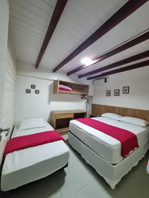Uma cama ou camas num quarto em APARTAMENTO Bombinhas