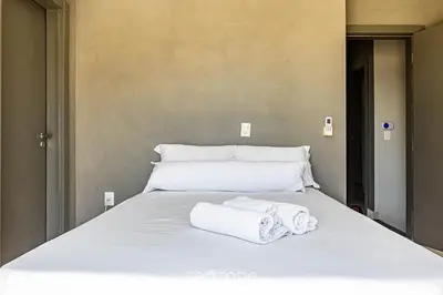Uma cama ou camas num quarto em Duplex pé na areia com vista deslumbrante RAT001