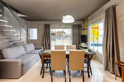 Uma área de estar em Duplex pé na areia com vista deslumbrante RAT001