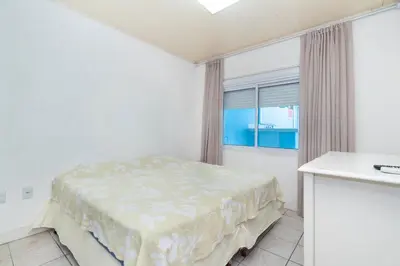 Uma cama ou camas num quarto em CASA COM PISCINA EM MORRINHOS - RUA HORTÊNCIA