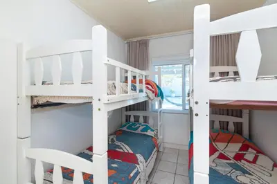 Uma ou mais camas em beliche num quarto em CASA COM PISCINA EM MORRINHOS - RUA HORTÊNCIA