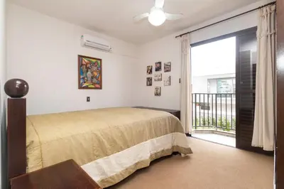 Uma cama ou camas num quarto em APARTAMENTO BEIRA MAR LATERAL NA PRAIA DE MARISCAL 2661
