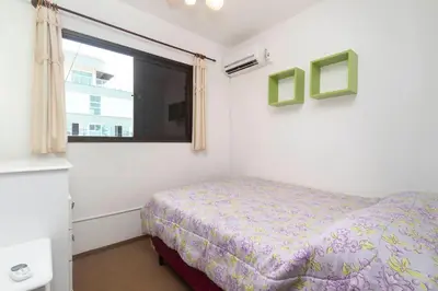 Uma cama ou camas num quarto em APARTAMENTO BEIRA MAR LATERAL NA PRAIA DE MARISCAL 2661