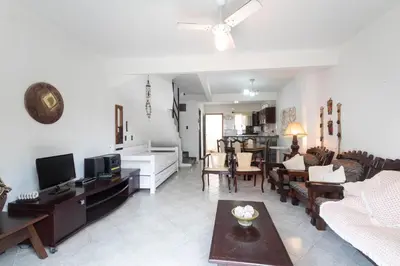 Uma área de estar em APARTAMENTO BEIRA MAR LATERAL NA PRAIA DE MARISCAL 2661