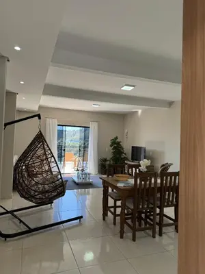 Uma televisão e/ou sistema de entretenimento em Loft para locação em Calheiros Governador Celso Ramos