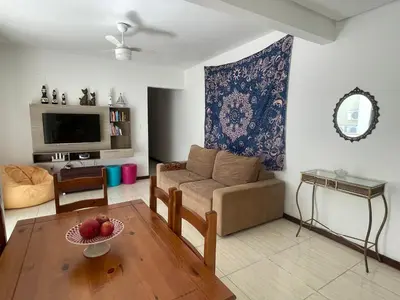 Uma área de estar em Apartamento na Praia de Palmas