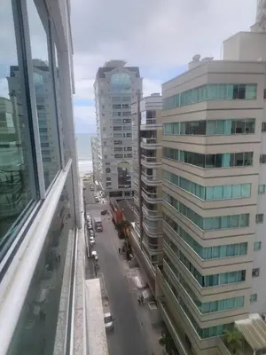 Uma vista geral de Itapema ou a vista da cidade a partir do apartamento