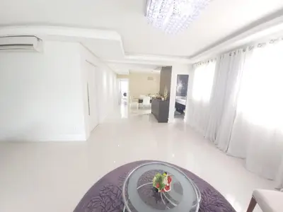 A planta de Lindo Apartamento com 5 suítes perto do mar! No melhor lugar de Meia Praia