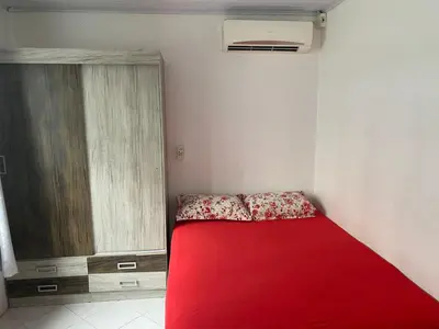 Uma cama ou camas num quarto em casa praia em bombinhas