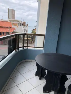 Uma varanda ou terraço em apartamento bombinhas