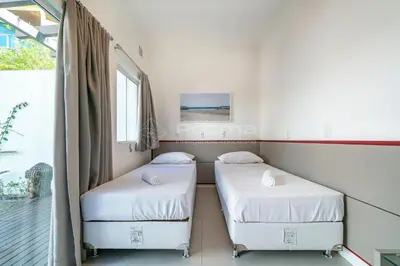 Uma cama ou camas num quarto em Casa familiar na exuberante praia de 4 ilhas.