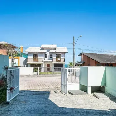 Casa familiar na exuberante praia de 4 ilhas.