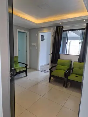 Uma área de estar em Casa com piscina em Balneário Camboriú
