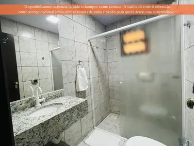 Uma casa de banho em Residencial 305 - Localização privilegiada à 5min da praia
