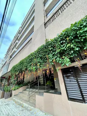 O edifício onde o apartamento está situado