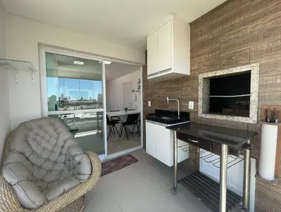 A planta de Residencial Renata - Apartamento completo na Praia de Palmas, a 315 metros do mar, com 3 dormitórios e acomodação para até 8 pessoas.